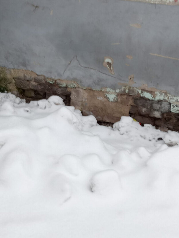    «Мы не знаем, в какие ещё двери биться!» Подвал дома на Октябрьском проспекте топит стоками