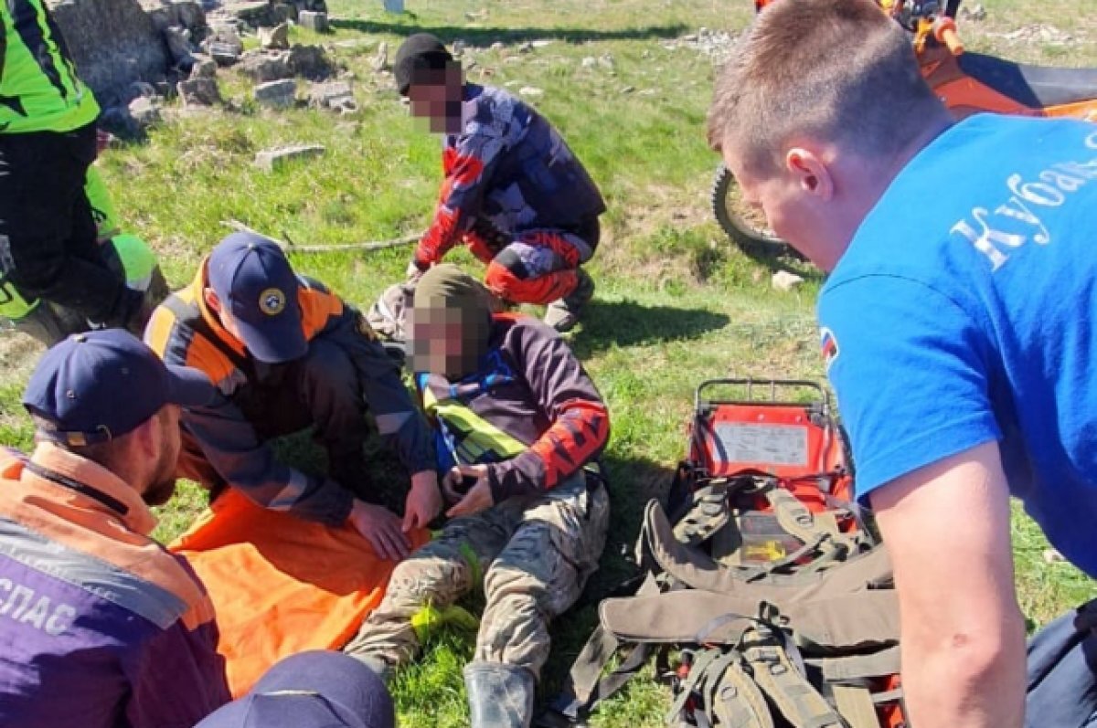    На Кубани спасатели эвакуировали пострадавшего байкера с горы Безумной