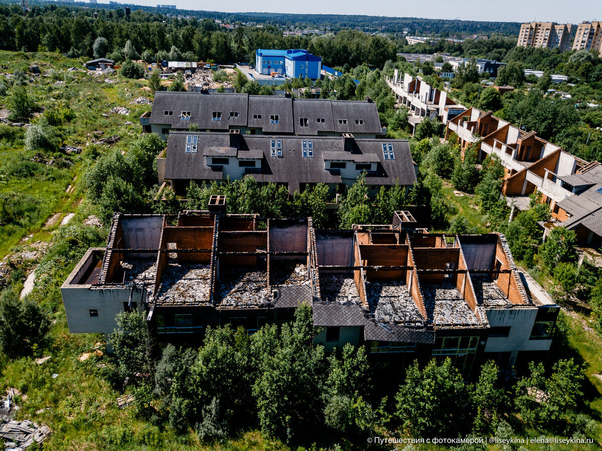 Некоторые подобные микрорайоны и кварталы похожи на настоящие города.-8