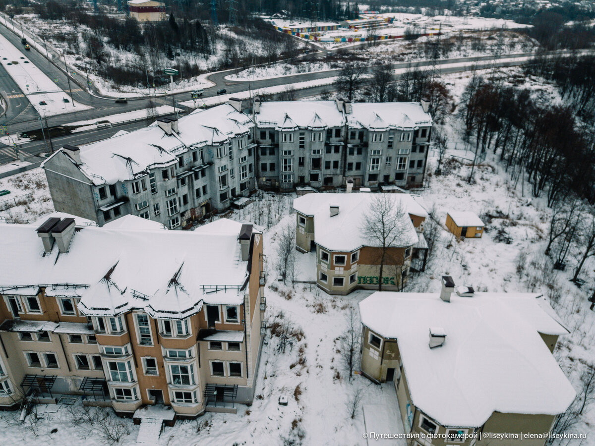 Некоторые подобные микрорайоны и кварталы похожи на настоящие города.-4