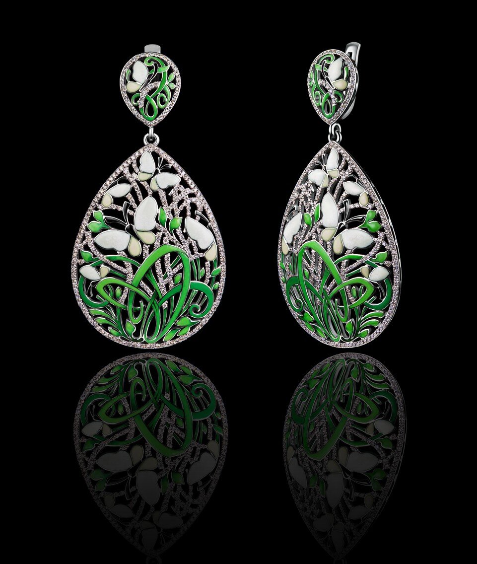 Серьги "Летний луг". Золото 750 пробы, бриллианты, эмаль. Цена 600 тысяч рублей.