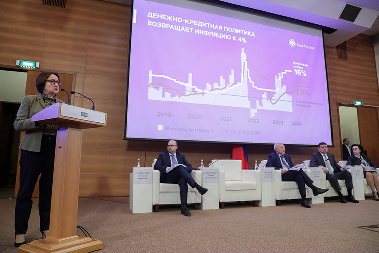    Многие корпорации сейчас стали больше брать кредиты по плавающим ставкам, т. к. понимают, что после снижения инфляции снизится и ставка Фото: duma.gov.ru