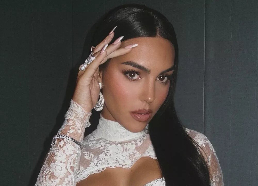    Девушка Криштиану Роналду берет детей на совместные тренировки