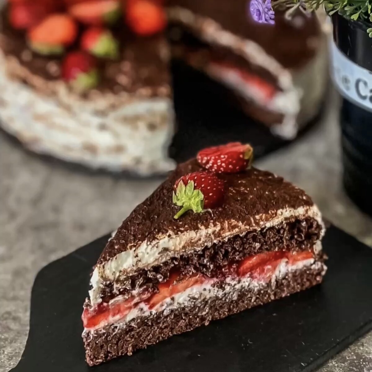 ШОКОЛАДНЫЙ ТОРТ С КЛУБНИКОЙ