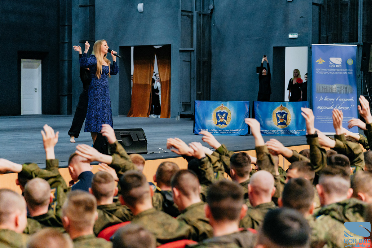 07.04.2024 г. Творческая группа Центрального офицерского клуба Воздушно-космических сил организовала и провела в войсковом клубе подмосковного поселка Мосрентген концерт «Победный май!».-4