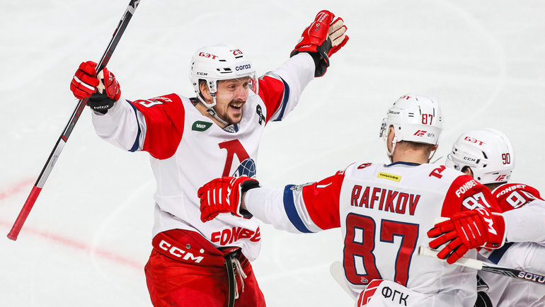    Егор Аверин, Рушан Рафиков и Александр Полунин.ХК «Локомотив» (Ярославль)