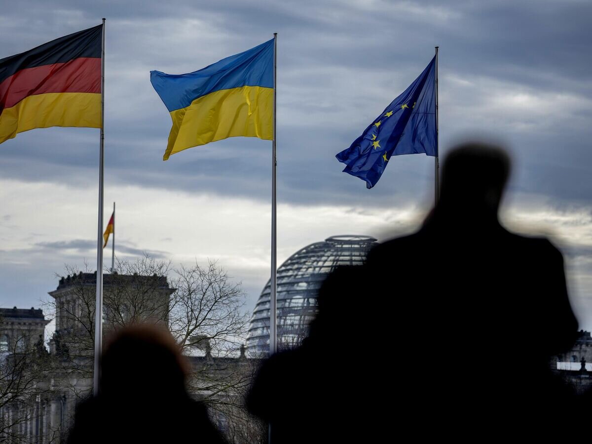    Флаги Германии, Украины и ЕС в Берлине© AP Photo / Markus Schreiber