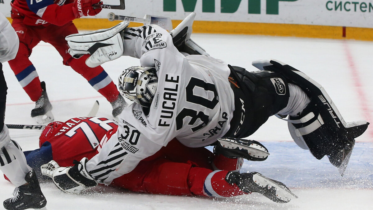 Момент столкновения Максима Шалунова и Зака Фукале.