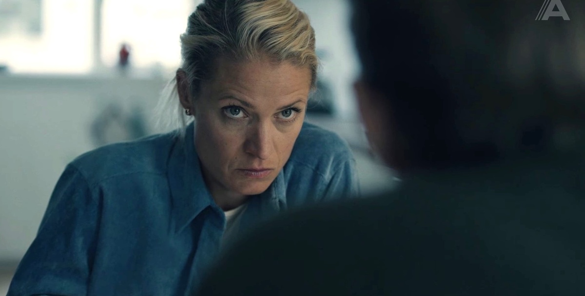 Скриншот из сериала "Роковая черта" ("Fatal Crossing").