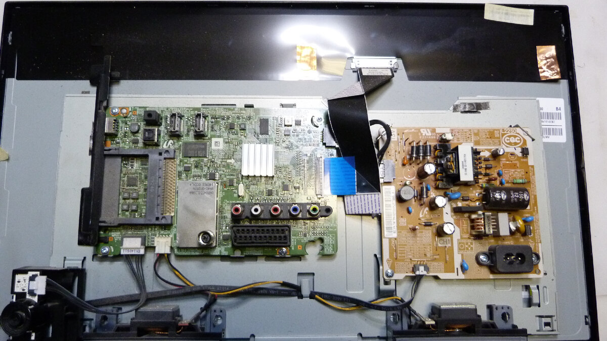 SAMSUNG UE22H5000AK нет подсветки. Нетипичная типовуха ...