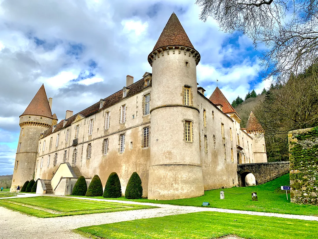 Замок Шастелюкс. Обратите внимание на ухоженную территорию. Он принадлежит одной семье уже более 1000 лет. Что ж, очевидно, они сделали больше, чем просто уход за газонами. Все фотографии Тима Уорда