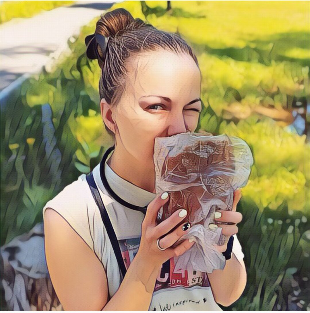 Машина времени работает на хлебе, покупаешь свежий батон или буханку, грызёшь по дороге домой, вуаля, и ты уже в детстве ☺️