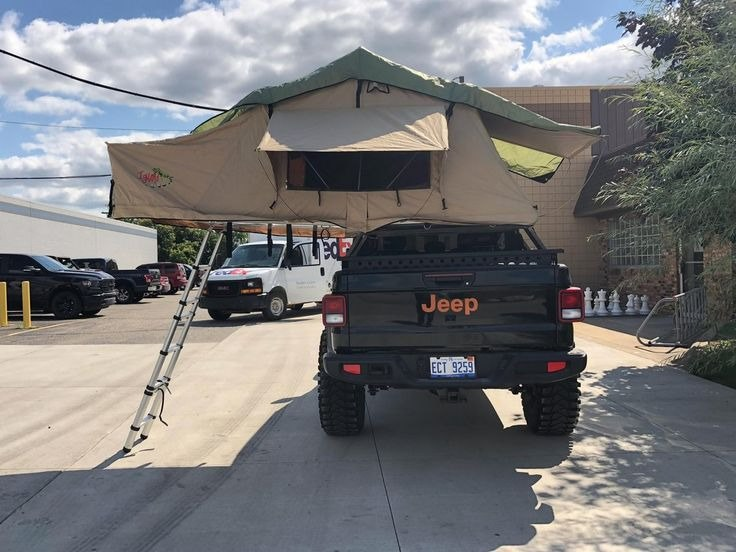 Палатка «книжка» на короткой крыше пикапа. Фото взяты из открытых источников