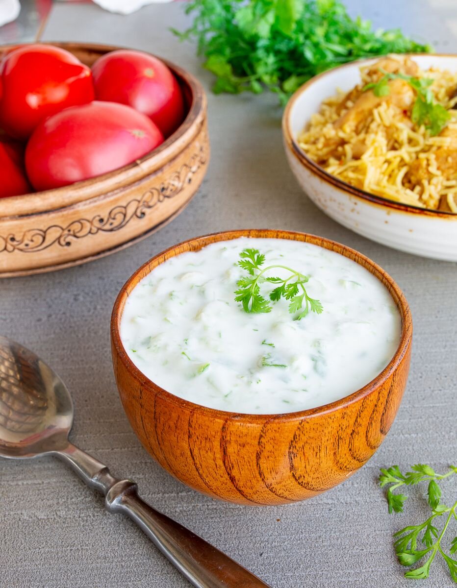     Освежающий соус из мацони с кинзой