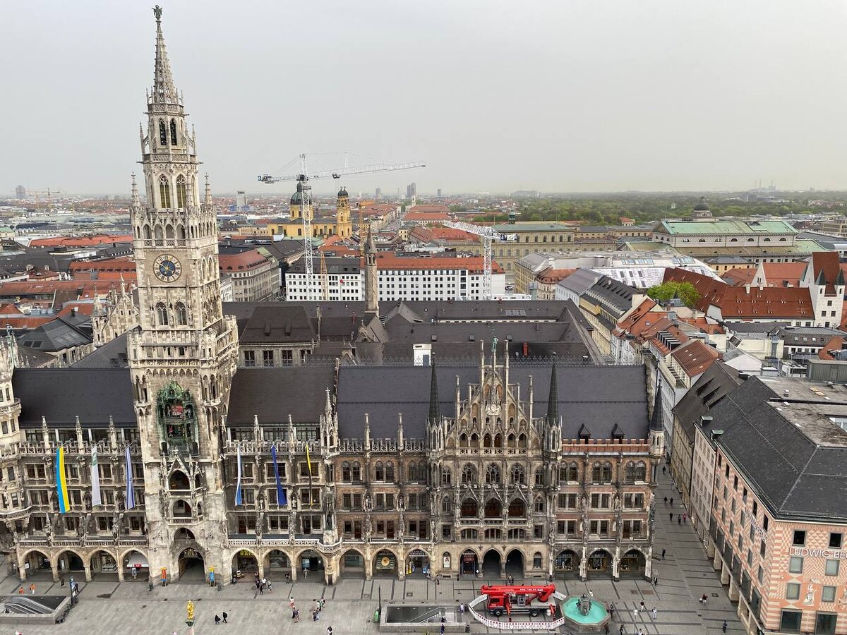 Вид с башни церкви Святого Петра на Мариенплац. Мюнхен