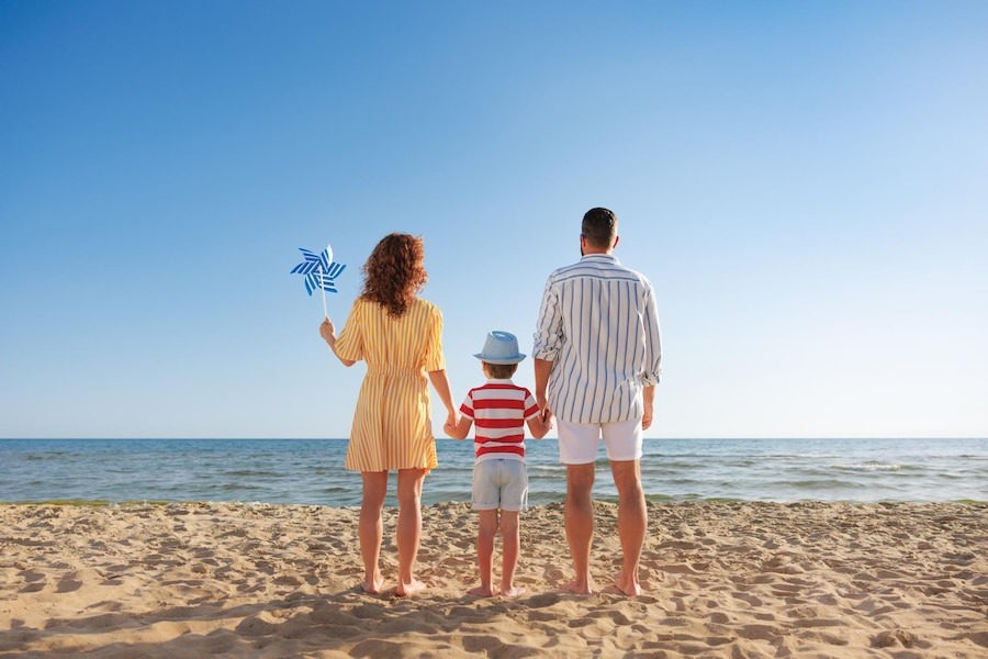 Источник: https://img.freepik.com/premium-photo/summer-vacation-travel-concept_411285-12687.jpg?w=900