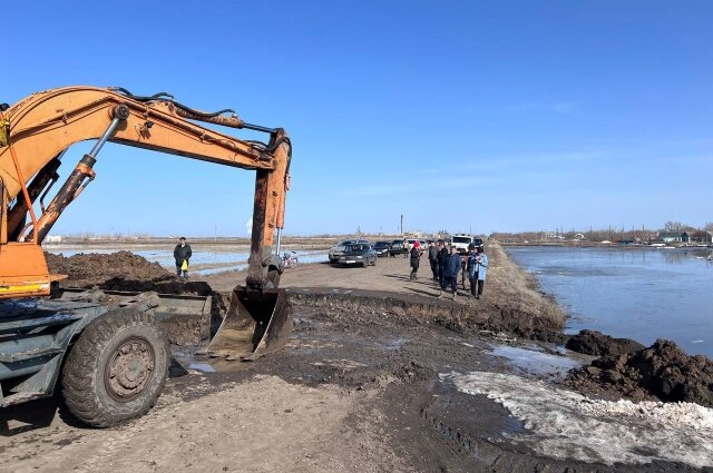    На борьбу с паводком брошены все силы. Фото: Администрация Русско-Полянского района