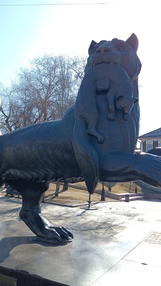 Фото автора. Мне кажется, что эта скульптура как нельзя лучше определяет будущие отношения героини и Когтя.