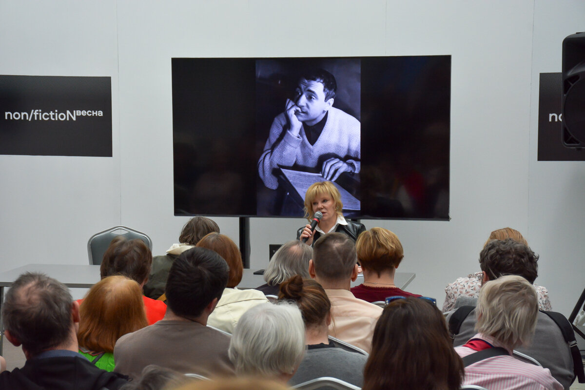 Александра Захарова. Презентация книги Марка Захарова «Театральная фантазия на тему… Мысли благие и зловредные» Участвуют: Захарова Александра — народная артистка РФ, лауреат Государственных премий РФ, лауреат премии Правительства РФ, актриса театра «Ленком Марка Захарова».
Александра Захарова представит книгу Марка Захарова «Театральная фантазия на тему… Мысли благие и зловредные», в которой собраны последние воспоминания великого мастера. Александра Марковна поделится историями из жизни человека-легенды — создателя, руководителя и идейного вдохновителя легендарного театра «Ленком Марка Захарова».