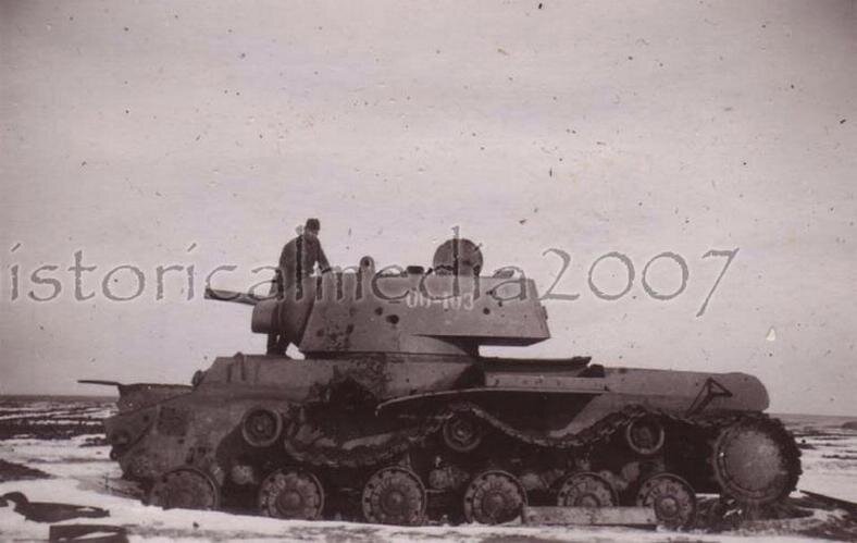 Танк КВ-1 с бортовым номером 00-103