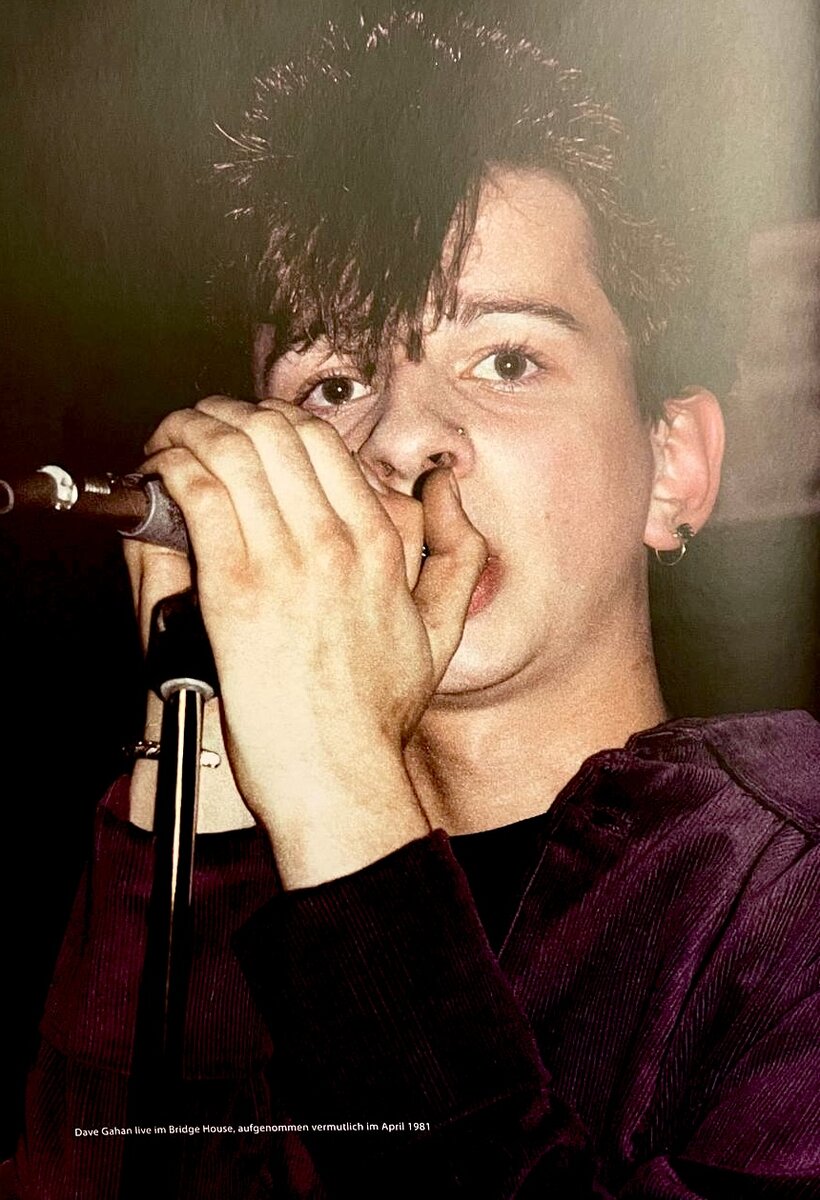 Depeche mode синий. Depeche mode 1995. Depeche mode just can't get enough cover. Depeche mode винс кларк. Depeche mode can t.