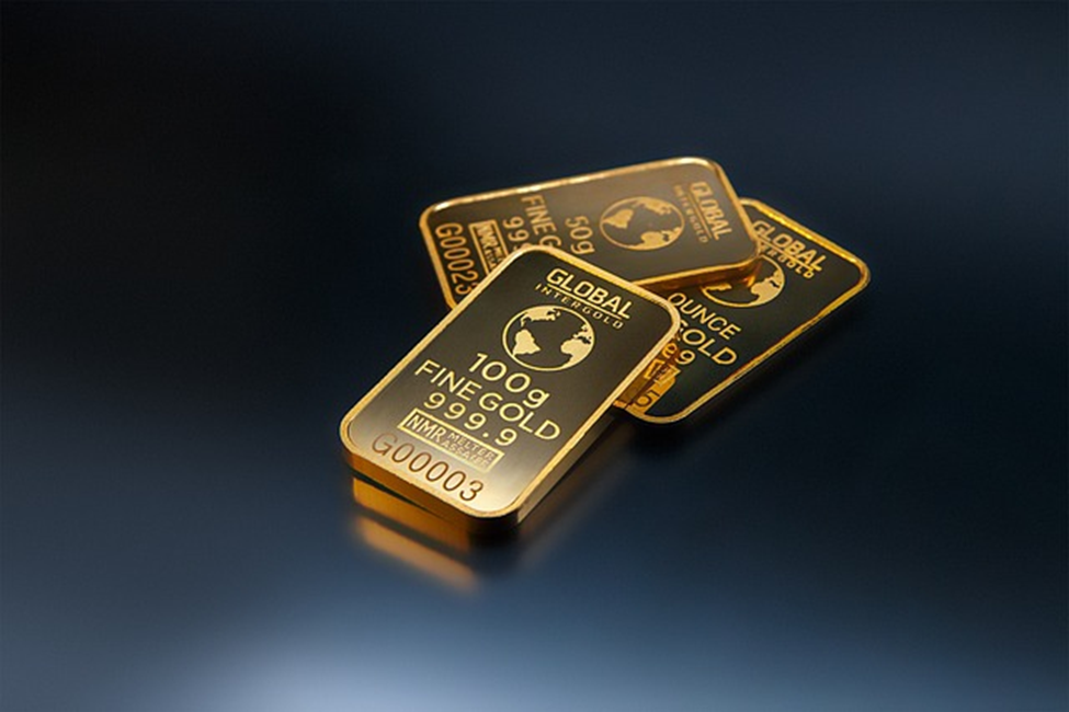 Золото - самый популярный драгоценный металл, которые чаще всего покупают в качестве долгосрочных инвестиций. Золото торгуется как на бирже, так и в банках, ювелирных магазинах, ломбардах.