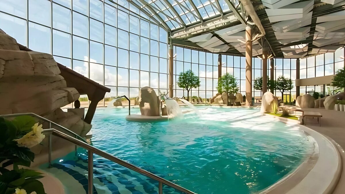     В Тюмени летом начнет работать бассейн под открытым небом. Новое место отдыха появится на территории аквапарка «ЛетоЛето».