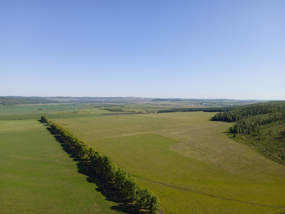 Вид на село Еланлино.