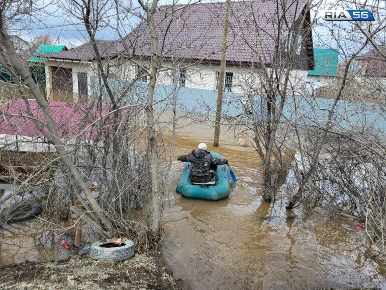    Паводок в Оренбурге. Ситуация ухудшается, вода поднимается — данные на 11.00 Андрей Севостьянов