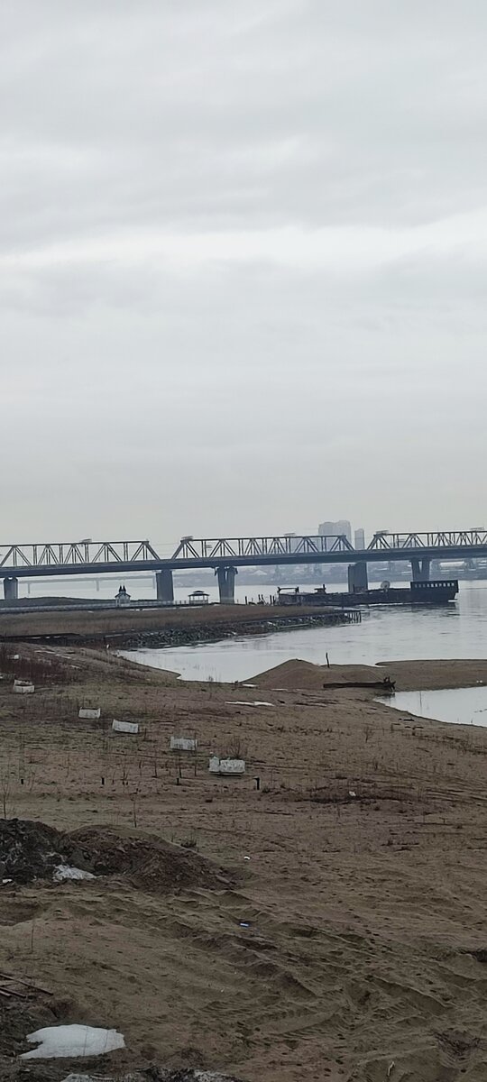 Три моста. Демитровский, жд и новый, пока не введён в эксплуатацию. 