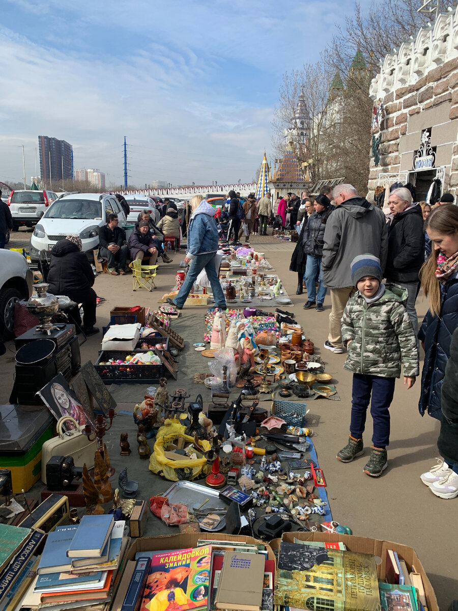 Весенняя прогулка по самой большой барахолке Москвы. Что продают и по каким  ценам? Ах, Вернисаж! | Заметки туриста. | Дзен