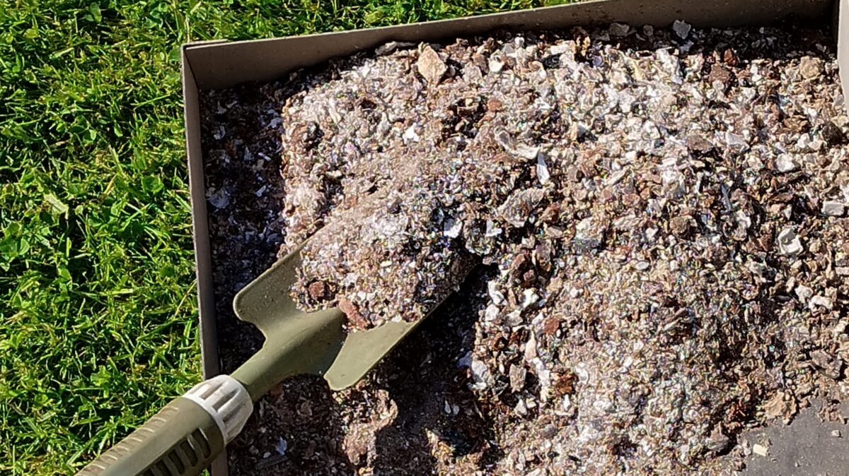 Удобрение можно использовать в сухом виде или приготовить из золы полезные растворы.