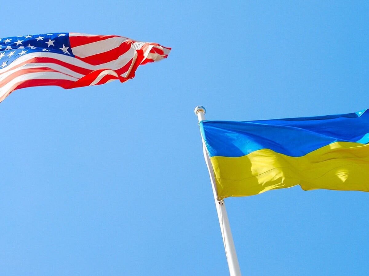    %Флаги США и Украины© fotolia.com / YuI