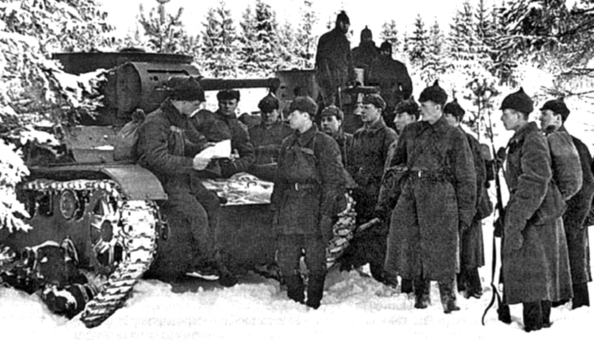 Головные уборы немного не по погоде, да и вообще...Фото для иллюстрации из интернета.