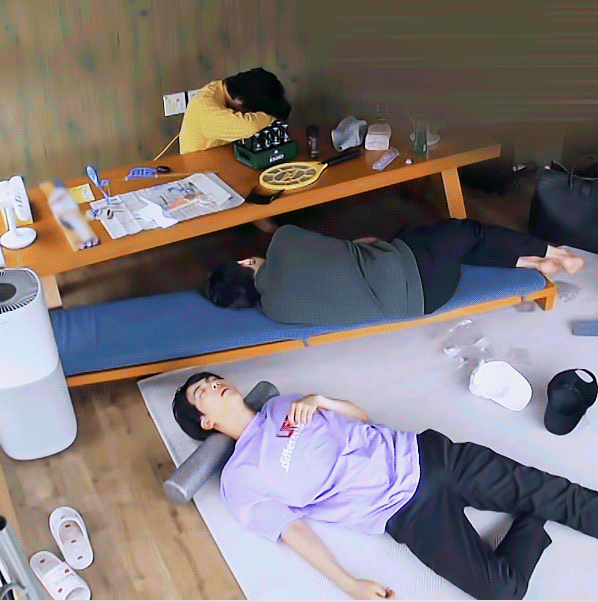 Парни ... а кто в Ленинград должен был лететь...