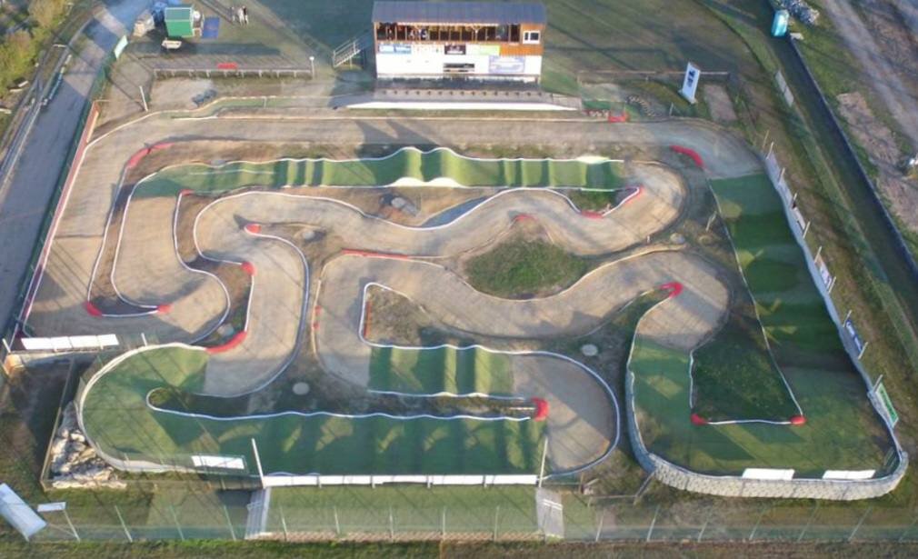 Гоночная трасса для радиоуправляемых моделей