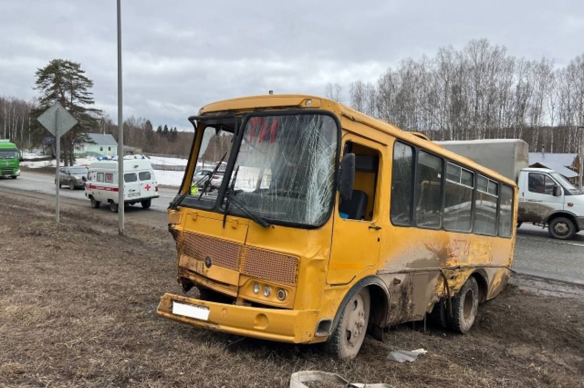    ДТП со школьным автобусом произошло в Якшур-Бодьинском районе Удмуртии