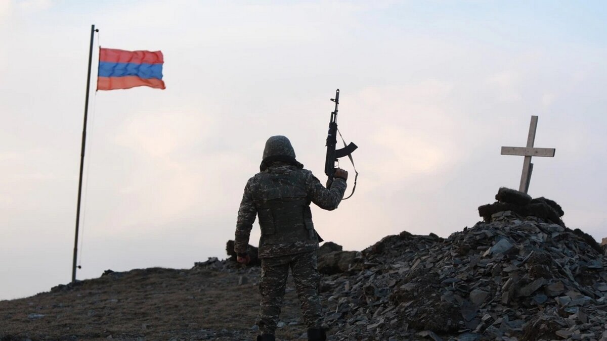 «Вооруженные Силы Республики Армения должны достойно выполнить поставленную перед ними задачу по защите нашей страны», — сказал на брифинге руководитель фракции «Армения», бывший министр обороны...-12
