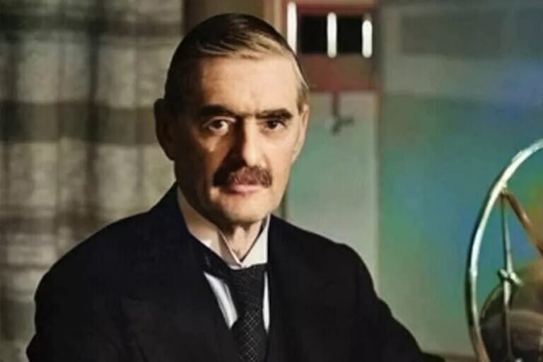  Премьер-министр Великобритании Невилл Чемберлен