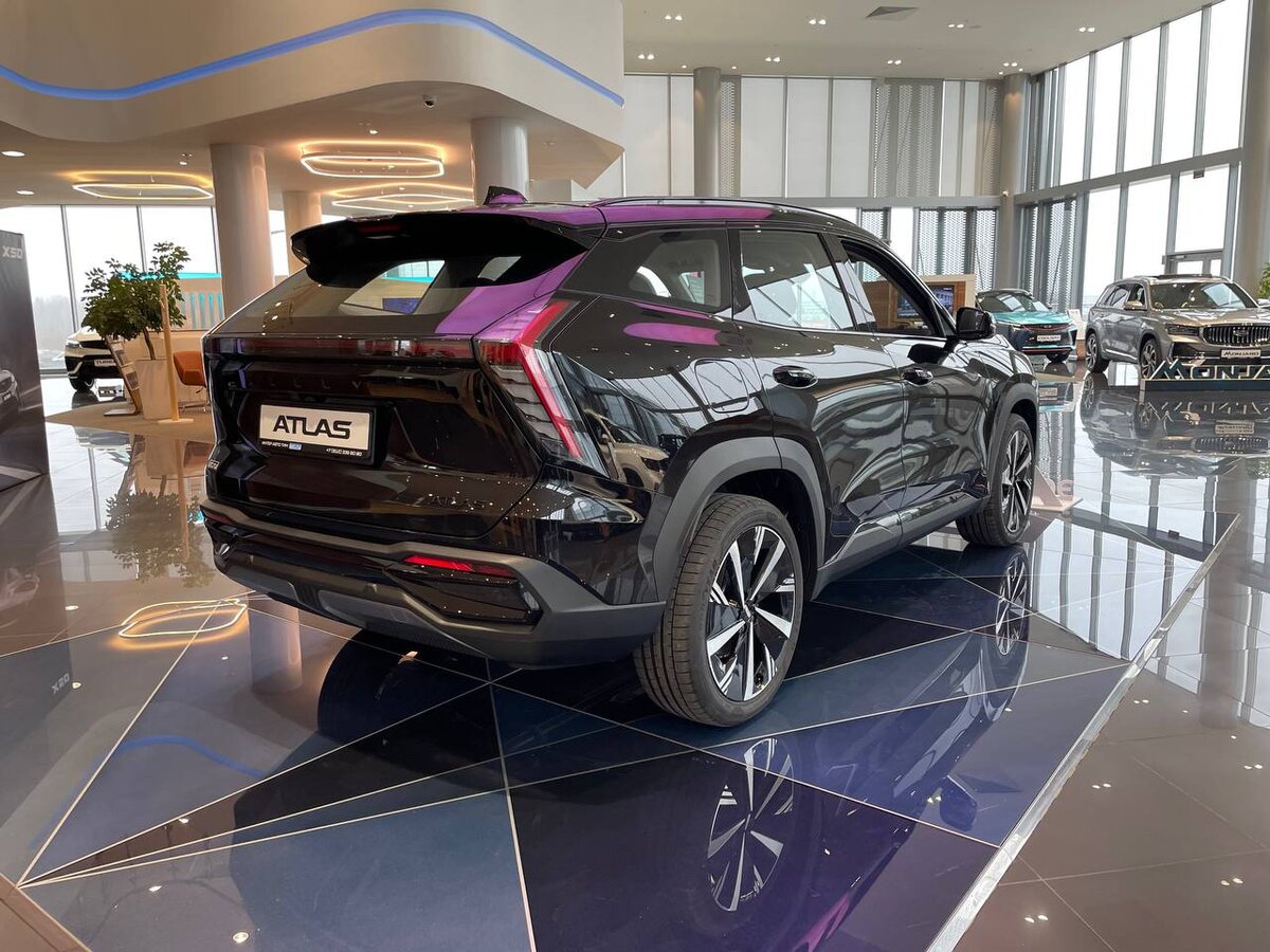 Модель: Geely Atlas Flagship Sport  Цвет: Unbounded Black (Чёрный металлик) Адрес: Торговая улица, 22, Санкт-Петербург
