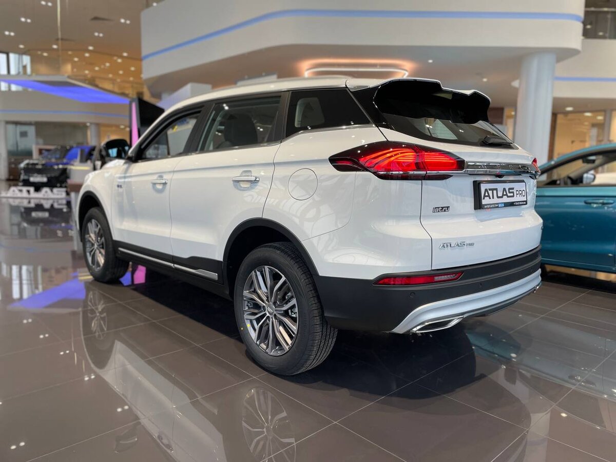 Модель: Geely Atlas Pro Flagship Цвет: Crystal White (Белый) Адрес: Торговая улица, 22, Санкт-Петербург
