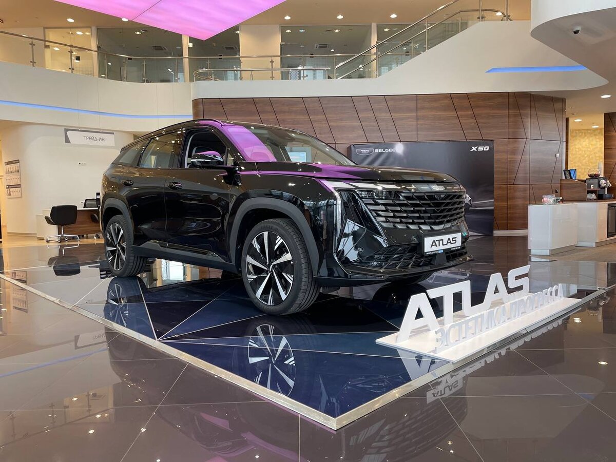 Модель: Geely Atlas Flagship sport  Цвет: Unbounded Black (Чёрный металлик) Адрес: Торговая улица, 22, Санкт-Петербург