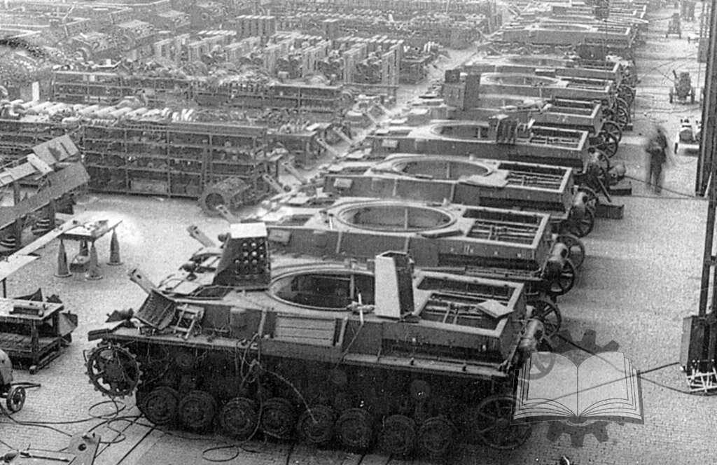 Сборка Pz.Kpfw.IV на Nibelungenwerk. К 1944 году это был основной производитель данного танка.