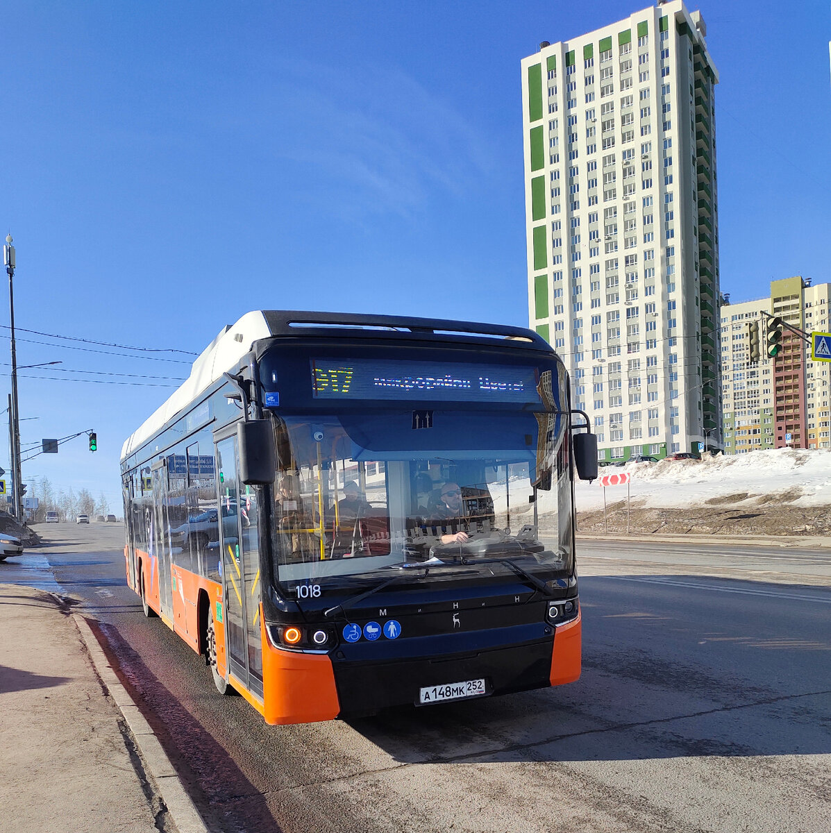 Электробус Э-17, следующий по маршруту микрорайон "Цветы" - площадь Минина