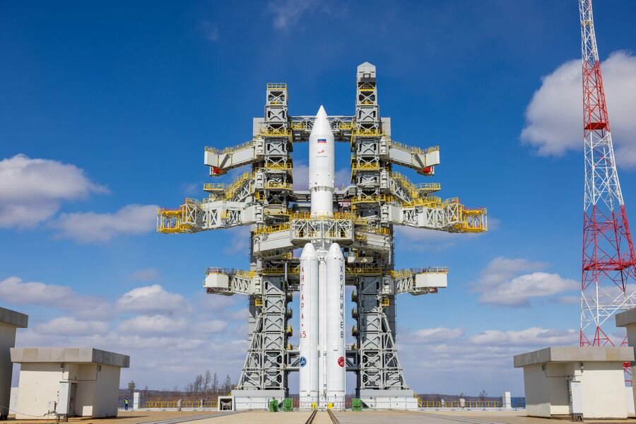    Ракета-носитель «Ангара-А5» с разгонным блоком «Орион» на стартовом комплексе космодрома Восточный © Роскосмос Медиа/ТАСС