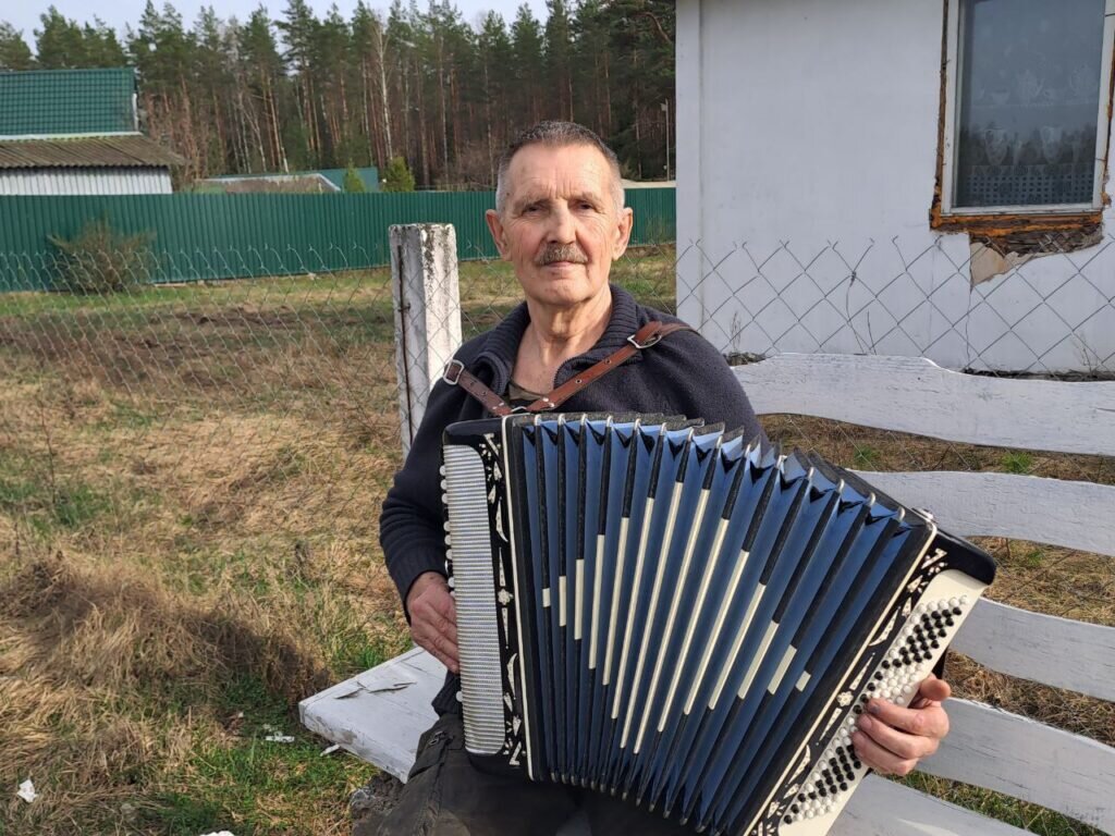 Зеленоборец взял баян спустя 55 лет и заиграл | СМОЛЕВИЧИ | Новости | Дзен