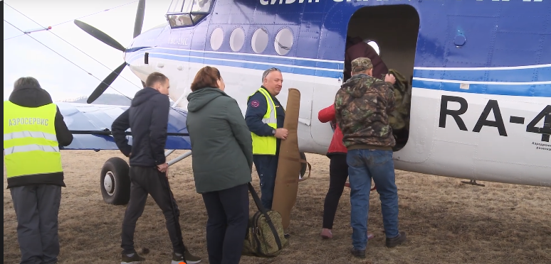 Посадка пассажиров на ТВС2-МС