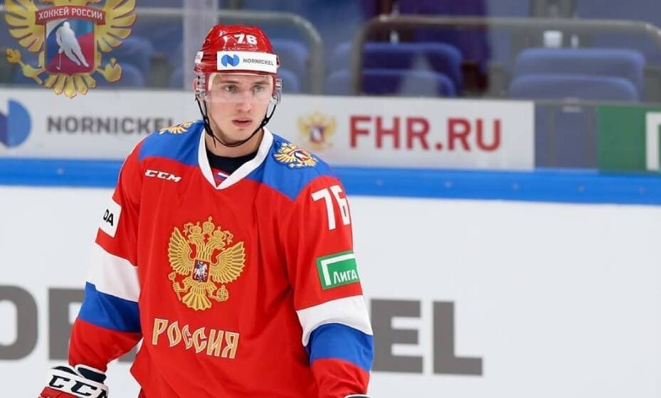    Андрей Чибисов, игрок сборной страны по хоккею.