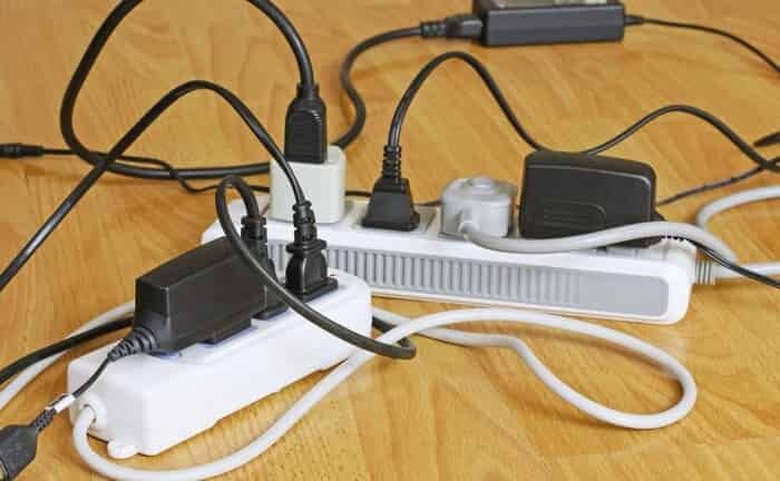 Сколько можно электроприборов подключить в одну розетку