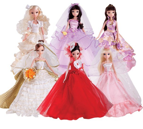 Коллекция насчитывает не меньше 20 кукол точно